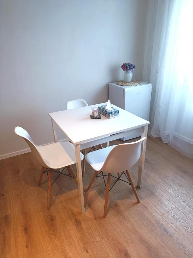 Zoo Karlovarska Apartment Plzen Bagian luar foto